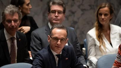Bild:  Ralf Hirschberger/dpa
BUndesaußenminister Heiko Maas (SPD, Mitte) eröffnet eine Sitzung des Sicherheitsrates der UN in New York.