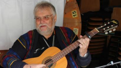 Bild: tr
Das Musizieren mit den "Wondrebtalern" - hier bei der Gartenschau 2013 in Tirschenreuth - war für Dieter Kannenberg eine der Lieblingsbeschäftigungen.