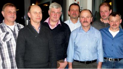 Bild: lgc
Die Jagdgenossen setzen auch in den nächsten fünf Jahren wieder auf ein bewährtes Team: (von links) Beisitzer Mario Schwindel und Josef Thaller, Stv. Jagdvorsteher Konrad Lehner, Kassier und Schriftfüher Willi Ritter, Jagdvorsteher Josef Nickl, Kassenprüfer Franz Püttner, Willi Meier.