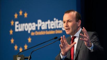 Bild: Nicolas Armer/dpa
Der Spitzenkandidat von CSU, CDU und EVP, Manfred Weber (CSU).