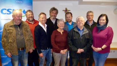 Bild: usc
Sie bilden die Führungsmannschaft des CSU-Ortsverbands Bergsteig (von links): Peter Dankesreiter, Carsten Jakimowicz, Stadtrat Michael Schittko, Johannes Masszi, Wanda Szumlewski, Dieter Stein, Werner Vornlocher, Reinhard Orywol und Christiane Jokiel.