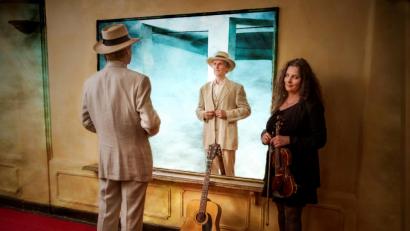 Bild: Lüül
Als „Lüül-Duo“ gastieren Lüül und Kerstin Kaernbach bei „Klein & Kunst“ in Weiden. Der musikalische Weltenbummler präsentiert dort sein aktuelles Programm.