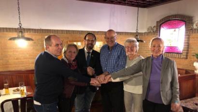 Bild: exb
Wahlen beim Bridgeclub Fichtelgebirge: Im Bild von links Karl Thumser Margaretha Kainz, Reinhard Stegert, Albert Kaltenthaler, Gabriele Raab, Christel Trötschel.