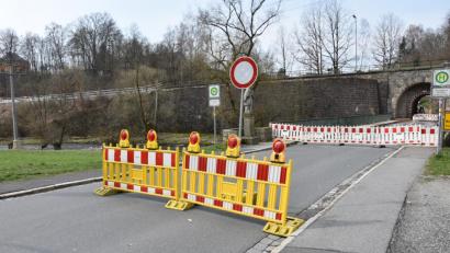 Bild: ui
Der "Mausloch" genannte Durchlass durch die Bahn zwischen Windischeschenbach und Neuhaus ist wegen Bearbeiten am Kanal komplett gesperrt. Nicht einmal Fußgänger können dort derzeit durch.