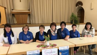 Bild: ak
Das Führungsteam, (von links) Theresia Horn, Anni Lautenbacher, Rita König, Doris Kellner, Martina Amtmann, Roswitha Schobert und Petra Tretter, erstellt jedes Jahr ein umfangreiches Veranstaltungsprogramm – nicht nur für Mitglieder des Frauenbundes.