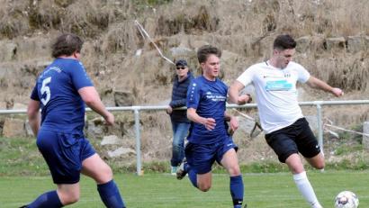 Bild: hho
Der ungeschlagene Kreisklassen-Spitzenreiter TSV Waldershof (rechts Julian Schindler beim jüngsten 9:0-Sieg gegen die SG Fuchsmühl) gastiert am Sonntag beim TSV Friedenfels.