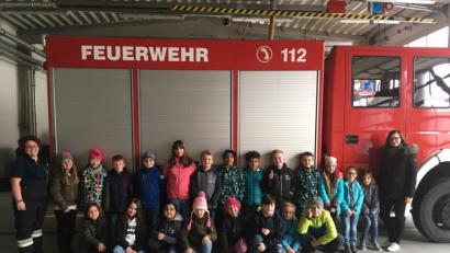 Bild: xri
Die Drittklässler der Grundschule erleben bei der Feuerwehr eine besondere Unterrichtsstunde.