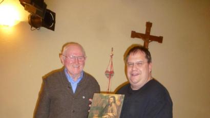 Bild: mad
Pfarrer Markus Urban (rechts) der KLB für die Arbeit im ganzen Jahr. Er übergab an Joseph Frey ein Bild des Patrons Bruder Klaus.