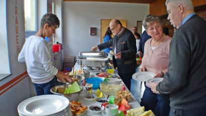Bild: enz
Beim Brunch der KLJB Wernersreuth griffen die Gäste gern zu