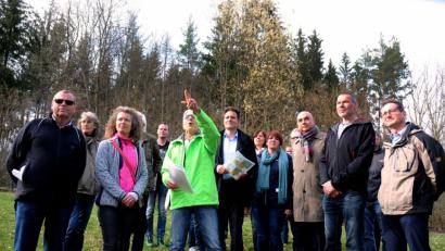 Bild: Stephan Huber
Die drei Landtagsabgeordneten der Grünen, Jürgen Mistol, Anna Toman und Fraktionsvorsitzender Ludwig Hartmann (ab Dritter von rechts) beim Ortstermin in der Wagensaß.