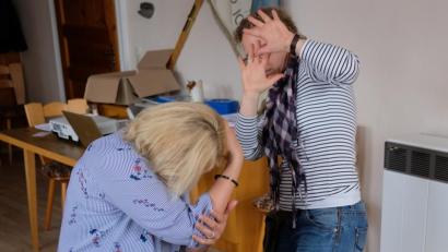 Bild: do
Mit einer Täter-Opfer-Szene demonstrieren Mitglieder des Katholischen Frauenbundes Gewalt in den eigenen vier Wänden.