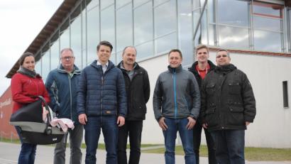Bild: brü
Gemeinsam will die CSU in Ursensollen noch viel erreichen. Mit dabei sind Marina Hofmann, Dietmar Michl, Achim Kuchenbecker, Johann Fehlner, Marco Preißler, Martin Fleischmann, Markus Donhauser (von links).