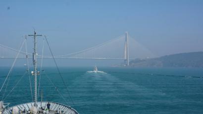 Bild: Nato
Der Nato-Minenabwehrverband (SNMCMG2) fährt durch den Bosporus ins Schwarze Meer.