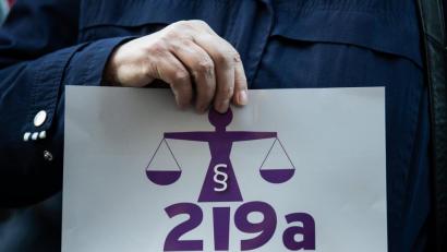 Bild: Silas Stein
Durch die Vereinbarung in der Koalition zu Paragraf 219a sollen Schwangere sich leichter als bisher über die Möglichkeiten einer Abtreibung informieren können.