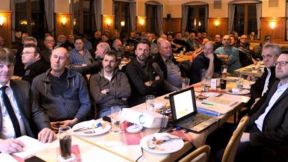 Bild: gf
Dass den Landwirten derzeit kräftiger Wind entgegenbläst, zeigte das große Interesse an der BBV-Obmännertagung im Landgasthof Erras in Fichtenhof.