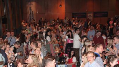 Bild: kro
Party pur herrschte beim 9. Tirschenreuther Starkbierfest, zu dem die Lions gemeinsam mit dem ATSV Tirschenreuth eingeladen hatten.