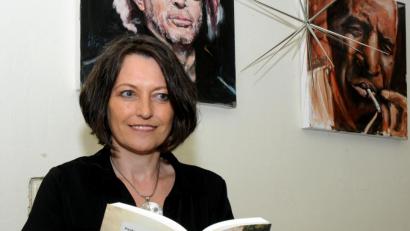 Bild: Stephan Huber
Autorin Christina Wagner bei der Lesung in der Buchhandlung Mayr: Dort stellte sie Amberger Literaturinteressierten ihren ersten Roman vor: „Zuglust“