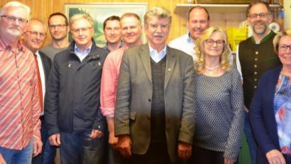 Bild: sja
Weiter an der Spitze des Heimatkundlichen Arbeitskreises Steinberg/Wackersdorf steht Jakob Scharf (Fünfter von rechts), im Bild mit den weiteren Vorstandsmitgliedern.