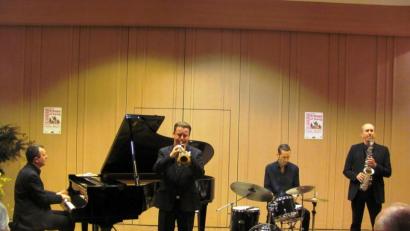 Bild: rbr
Das Swing- und Jazz-Quartett „Echoes of Swing“ im Pressather Pfarrsaal (von links): Bernd Lhotzky, Colin T. Dawson, Oliver Mewes und Chris Hopkins