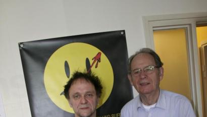 Bild: fph/ryb
Das letzte Programm-Plakat: Uwe Kuchenbäcker (links) und Horst Elsner, die zuletzt den Filmfokus als Zwei-Mann-Team am Laufen hielten, nehmen schweren Herzens Abschied von der Sonderfilmreihe.