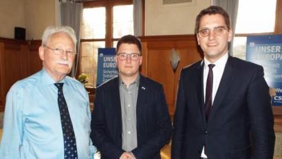 Bild: e
Helmut Fischer hatte für die Senioren-Union Patrick Reitinger und Christian Doleschal (von links) eingeladen.