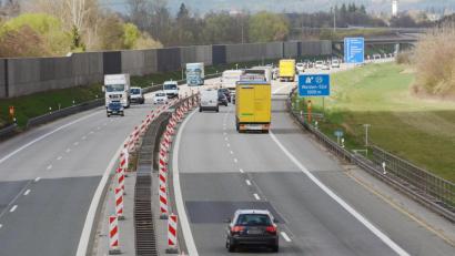 Bild: Gabi Schönberger
Die A 93 bei Weiden-Süd. Ist im Grünstreifen noch Platz für Stromleitungen?