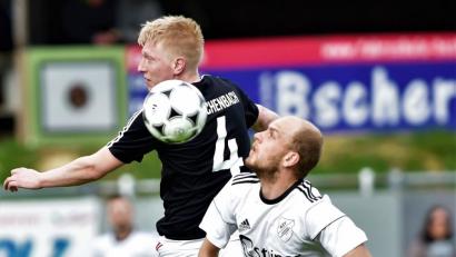 Bild: A. Schwarzmeier
Der SC Eschenbach fügte dem ASV Haidenaab mit 1:0 die zweite Saisonniederlage zu. In dieser Szene wollen Lukas Dötterl (rechts, Haidenaab) und David Giesel (Eschenbach) an den Ball kommen.