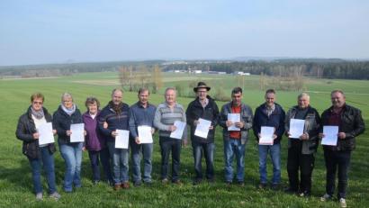 Bild: Kunz
Wollen sich ihre Heimat nicht von Tennet kaputt machen lassen: Unterschriftensammler aus Halmesricht, Latsch und Frauenricht.