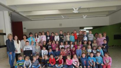 Bild: ubb
Ein Projekt zum Vorzeigen und Nachahmen: 33 Erstklässler und 25 Kindergartenkinder drücken jeden Montag gemeinsam eine Stunde lang die Schulbank.