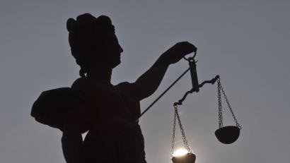 Bild: exb
Das Verfahren gegen einen Arzt aus Weiden, der in Sachsen-Anhalt ein 13-jähriges Mädchen missbraucht hat, geht in die mittlerweile dritte Runde.