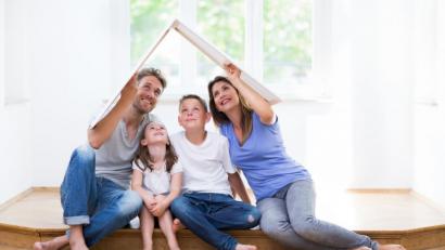 Bild: Drubig-photo - stock.adobe.com
Die Oberpfalz lässt die Immobilien-Träume vieler junger Familien wahr werden. Damit punktet sie als Lebens- und Wohnort gegenüber Metropolen, in den die Haus- und Wohnungspreise für viele unerschwingliche Höhen erreicht haben.