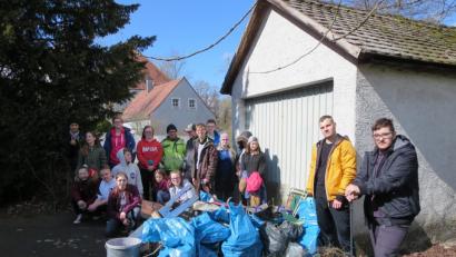 Bild: exb
Die Schüler sammelten bei ihrer Aktion viel Müll.
