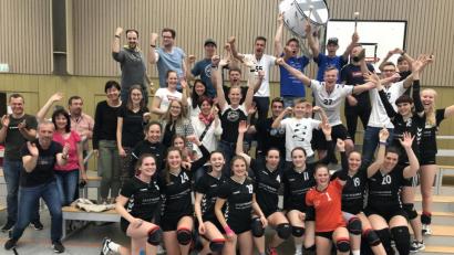 Bild: exb
Nach einem wahren Krimi im Relegationsspiel schafften die Damen des Volleyballclubs Schwandorf den Aufstieg in die Bayernliga.