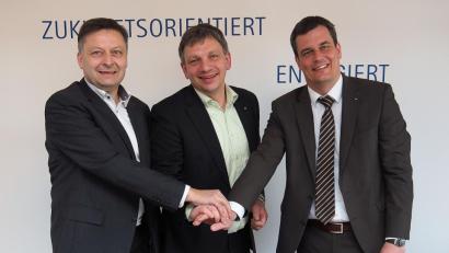 Bild: Bühner
Gemeinsam sind wir stark, sagen sich auch die drei Geschäftsstellenleiter der IHK-Gremien Amberg-Sulzbach, Schwandorf und Nordoberpfalz (von links) Bernhard Reif, Manuel Lischka und Florian Rieder.