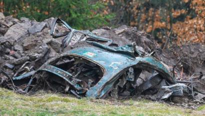 Bild: Armin Weigel
Die, bei Grabungen der Polizei, im Landkreis Neustadt an der Waldnaab gefundenen Reste eines VW Käfers.