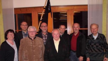 Bild: u
Beim 159. Stiftungsfest wählt die Kolpingsfamilie Hirschau einen neuen Vorstand (von links): Elfriede Kuznik, Johannes Fleischmann, Erwin Bauer, Vorsitzender Siegfried Schorner, Karl Merkl, stellvertretender Vorsitzender Lothar Meier, Wolfgang Weih und Stadtpfarrer Hans-Peter Bergmann.