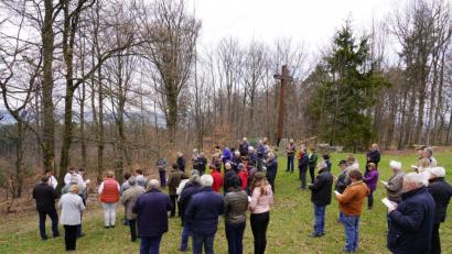 Bild: fvo
Der Kreuzweg des MMC-Bezirks am Freialtar auf dem Fahrenberg war ein meditatives Erlebnis.