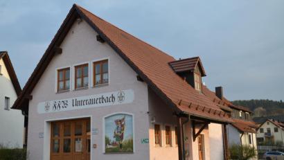 Bild: ga
Seit Ende der neunziger Jahre Heimat der FFW Unterauerbach: das neue Feuerwehrhaus an der Schwarzacher Straße.