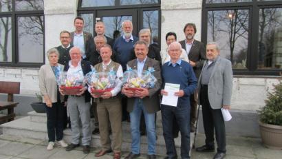 Bild: hae
Ehrungen standen bei der Jahreshauptversammlung der Wagrain-Siedler auf der Tagesordnung. Vordere Reihe (von links): Anita Völkl (40 Jahre Mitglied), Reinhard Scharf (40), Heinz Schwarz (40), Bernhard Hausmann(40), Hermann Dolles (20) und Herwig Schwarz (20). Mitte (von links): Bürgermeister Martin Preuß, Erich Birner (10 Jahre), stellvertretender Bezirksvorsitzender Reinhard Ott und SPD-Fraktionschefin Birgit Fruth. Hinten von links: CSU-Stadtrat Christian Schafbauer, Vorsitzender Adrian Lange, Claus Mohns (30) und Heinz Meinl (30).