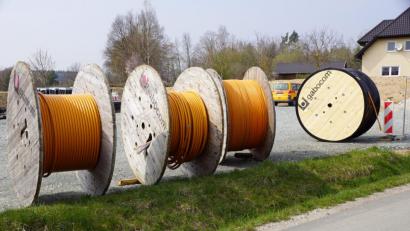Bild: bkr
Die Kabel für den weiteren Breitbandausbau sind schon da. Jetzt müssen sie nur noch unter die Erde.