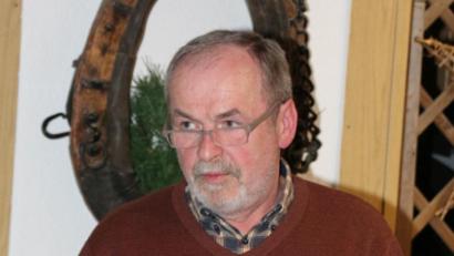 Bild: rpp
Jagdpächter Bruno Ponnath berichtet von den Geschehnissen im Revier und warnt vor dem Fuchsbandwurm.