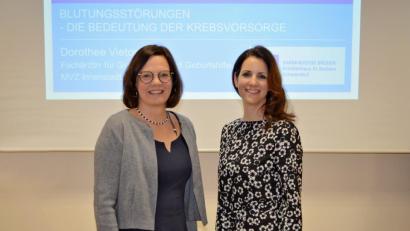 Bild: exb
Dr. Susanne Merl (links) und Dorothee Vietoris sprachen beim Patientenforum im Krankenhaus.