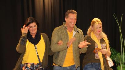 Bild: kro
Mira, Jürgen uind Anna (von links) präsentierten Mode in Sonnengelb, einer angesagten Trendfarbe in diesem Sommer.