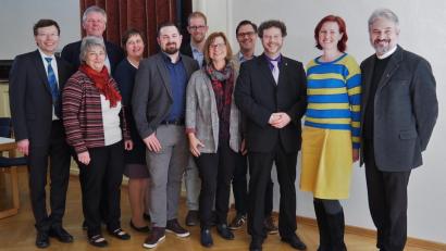 Bild: Bühner
Die Mitglieder des neu gewählten Dekanatsausschusses des Evangelischen Dekanats Weiden. Fast alle wichtigen Beschlüsse im Dekanat werden dort getroffen.