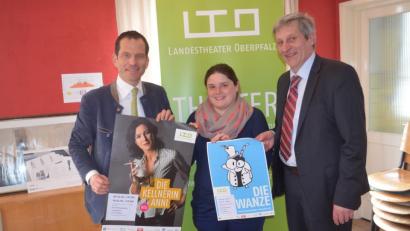Bild: fz
Beim Projekt "ZwischenSpielRaum" ist das LTO mit zwei Stücken in Waldthurn. Wolfgang Meidenbauer, Anna Kunz und Albert Rupprecht werben dafür.