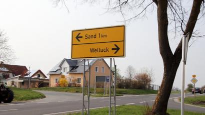 Bild: jma
Die neuen Schilder, die den Landwirten die Sicht nehmen.