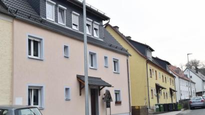 Bild: Andreas Royer
Die Standorte der Häuser des gemeinnützigen Bauvereins Sulzbach-Rosenberg, bei dem der Genossenschaftsgedanke im Vordergrund steht , sind in der Rosenberger Straße, Untere Gartenstraße (im Bild ein Teil der dortigen Wohnhäuser) , Rosenstraße, Königsbergstraße und in Neukirchen in der Bauvereinsstraße.