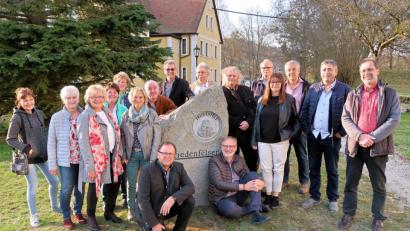 Bild: bsc
Ausgiebig feierte der Einschulungsjahrgang 1965 der Friedenfelser Grundschule sein erstes Klassentreffen. Die weiteste Anreise hatte Christine Hehn-Eisenberger aus Koblenz (Dritte von links).