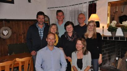 Bild: ak
Ely und Martina Eibisch (vorne von links), Christa Christ, Helene Eibisch, Kathrin Pühl (Mitte von links), Thomas Purucker, Mathias Neumann und Reinhard Scharf (hinten von links) bilden den neuen Vorstand der Kulturfreunde Kaibitz.