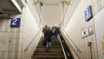 Archivbild: Petra Hartl
Einst als wichtiges Hilfsmittel für die Reisenden angepriesen, sind die Gepäckbänder inzwischen wieder aus dem Amberger Bahnhof verschwunden. Es fehlen die Ersatzteile, so die Begründung der Bahn.